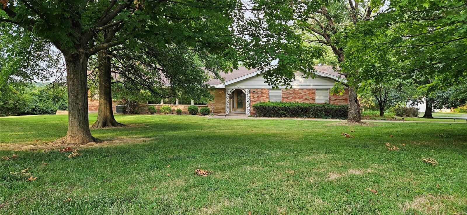 Property Photo: 744 Des Peres Road MO 63131