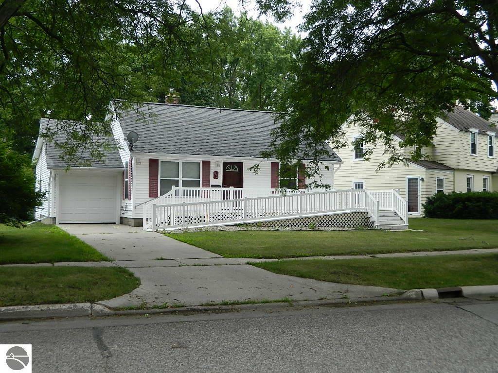 Property Photo:  914 South Drive  MI 48858 