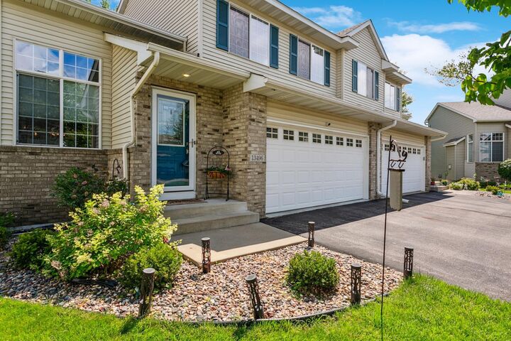 13496 Settlers Ridge Lane  Burnsville MN 55337 photo