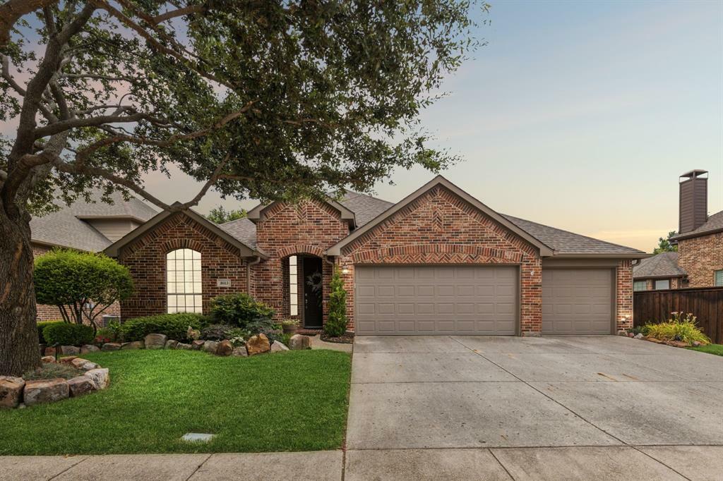 Property Photo:  1613 Country Walk Drive  TX 75071 