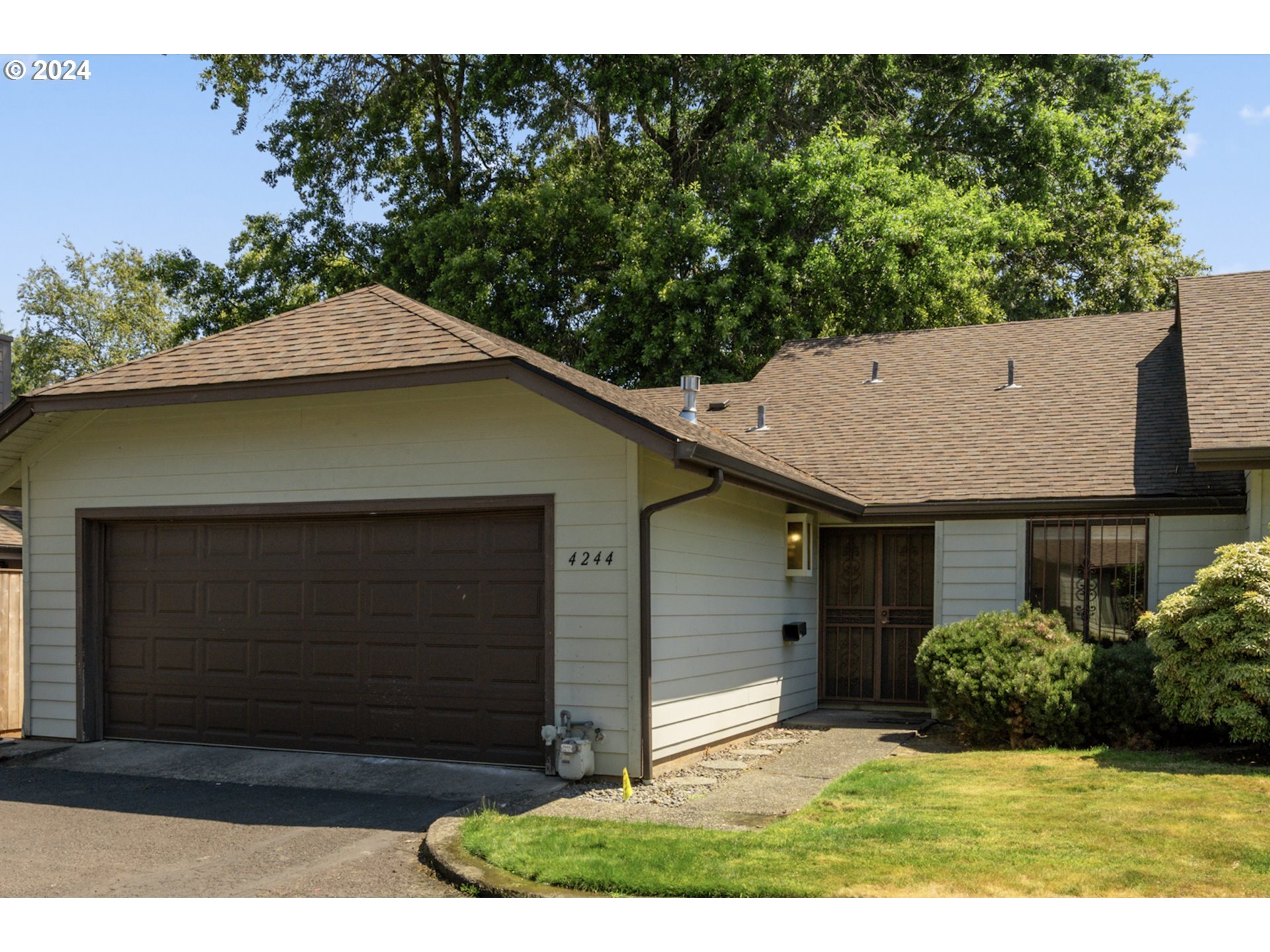 Property Photo: 4244 NE 125th Pl OR 97230