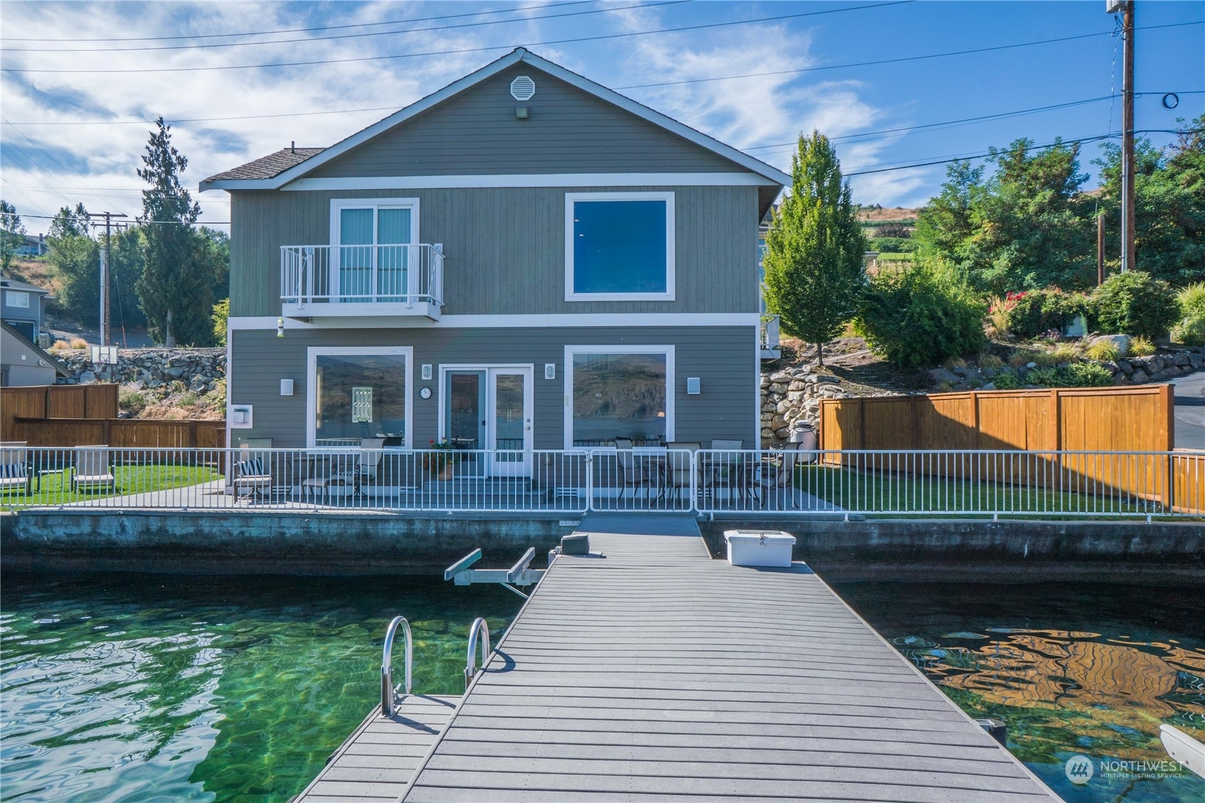 Property Photo:  1112 S Lakeshore Road  WA 98816 