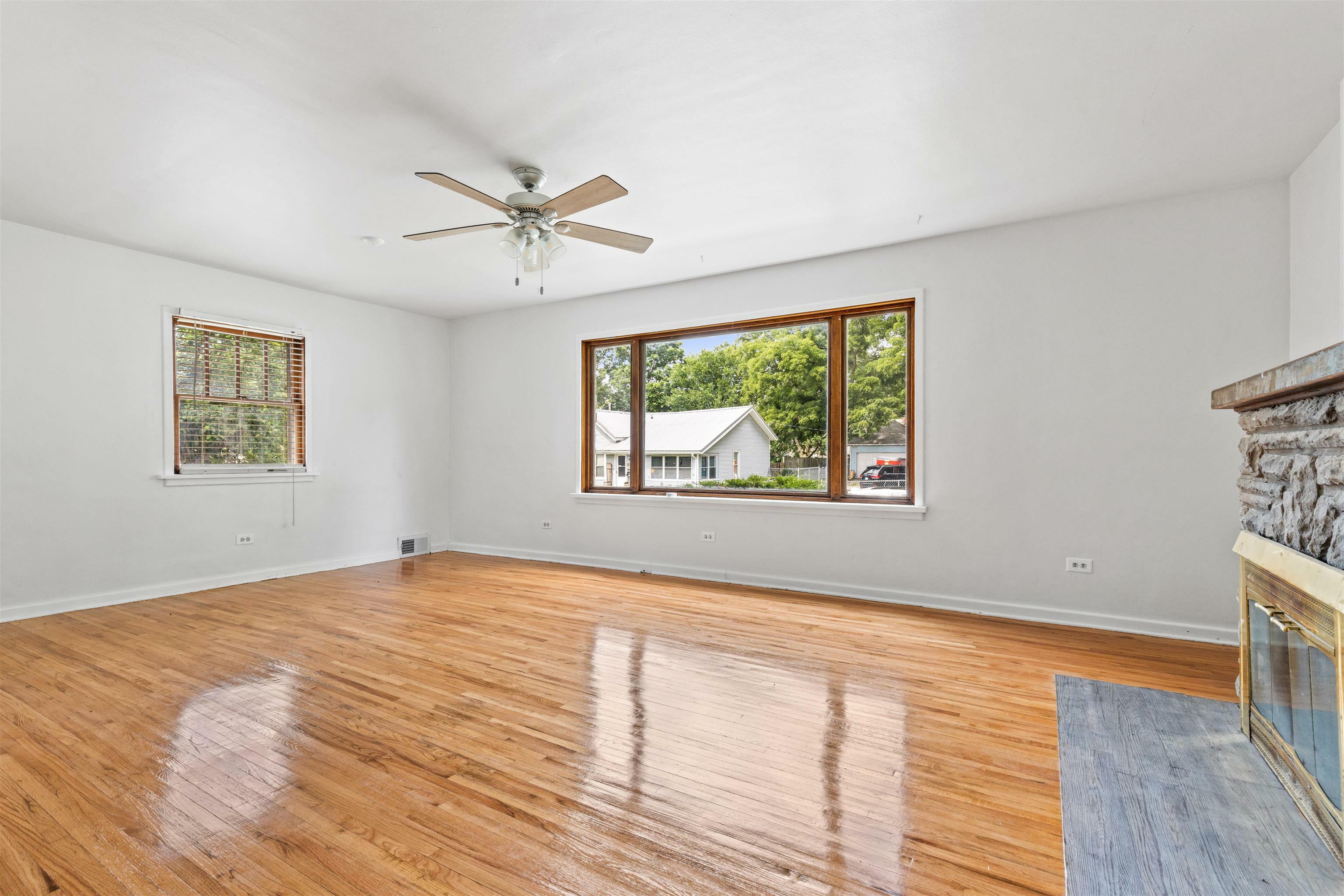 Property Photo:  619 Regan Street  IL 61107 