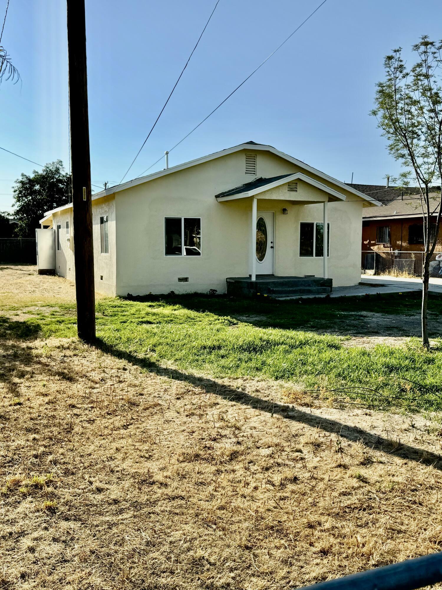 Property Photo:  2104 Norwalk Street  CA 93215 