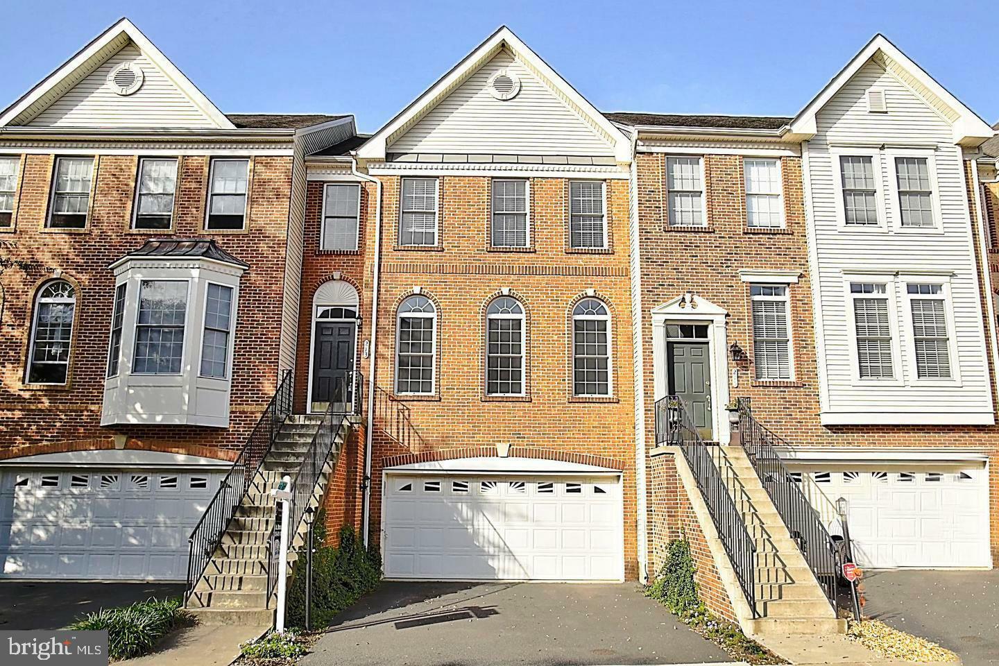 Property Photo: 213 Grassy Ridge Terrace VA 20132