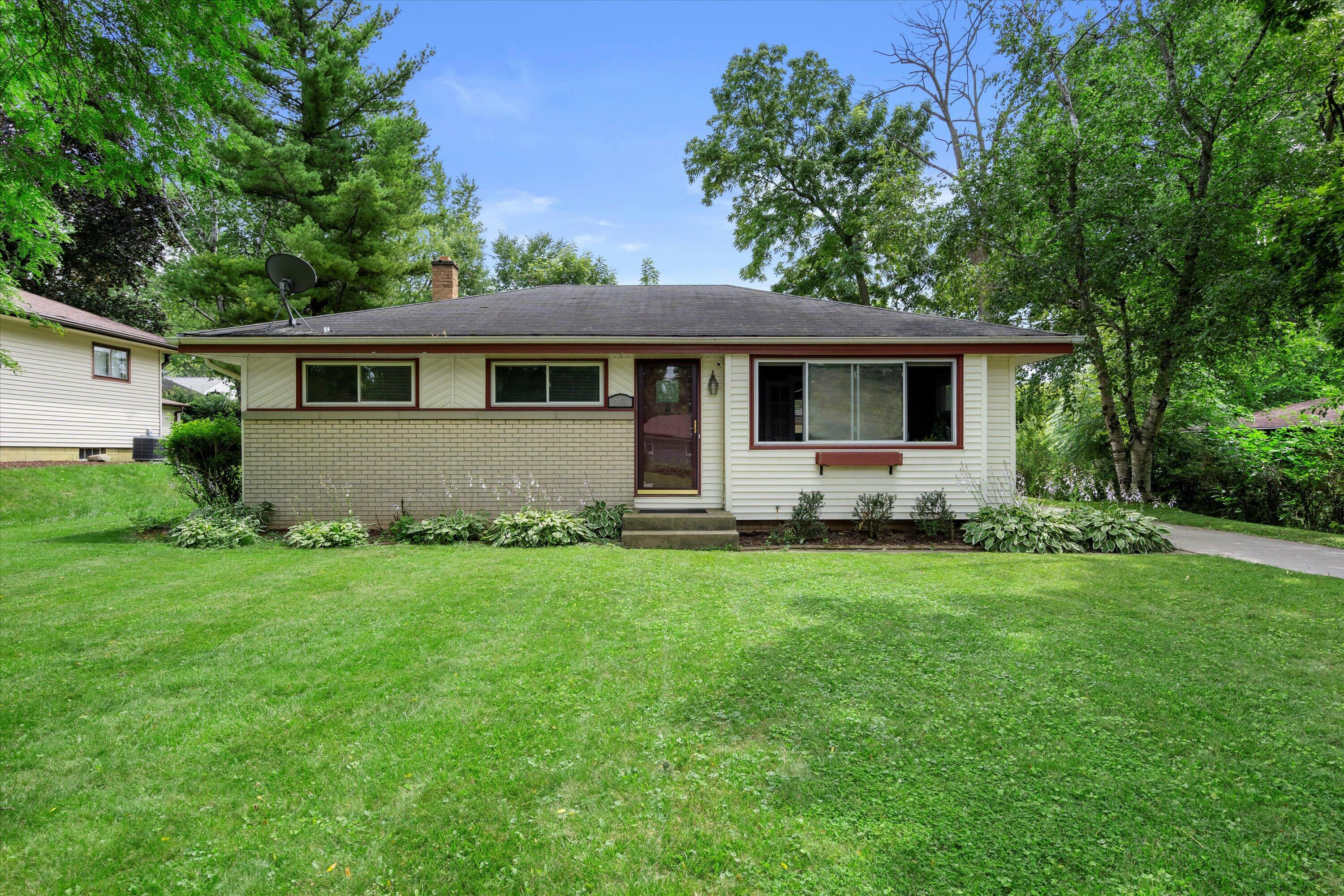 Property Photo:  4435 W Dunwood Rd  WI 53223 