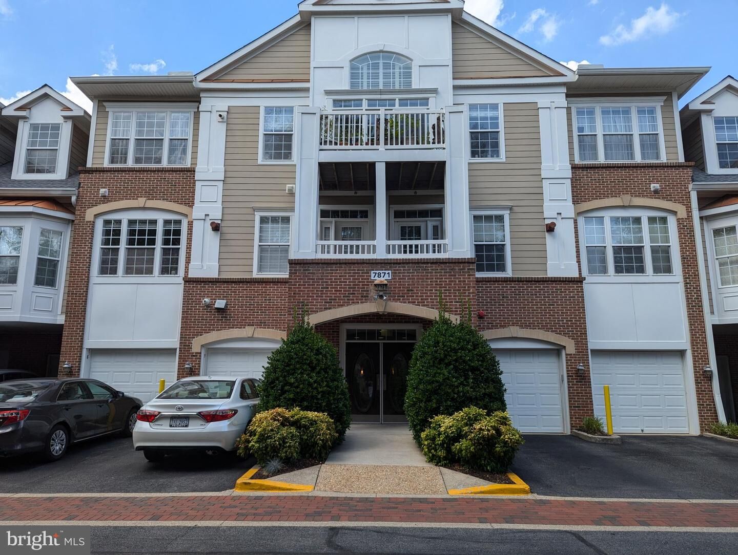 Property Photo: 7871 Rolling Woods Court 405 VA 22152