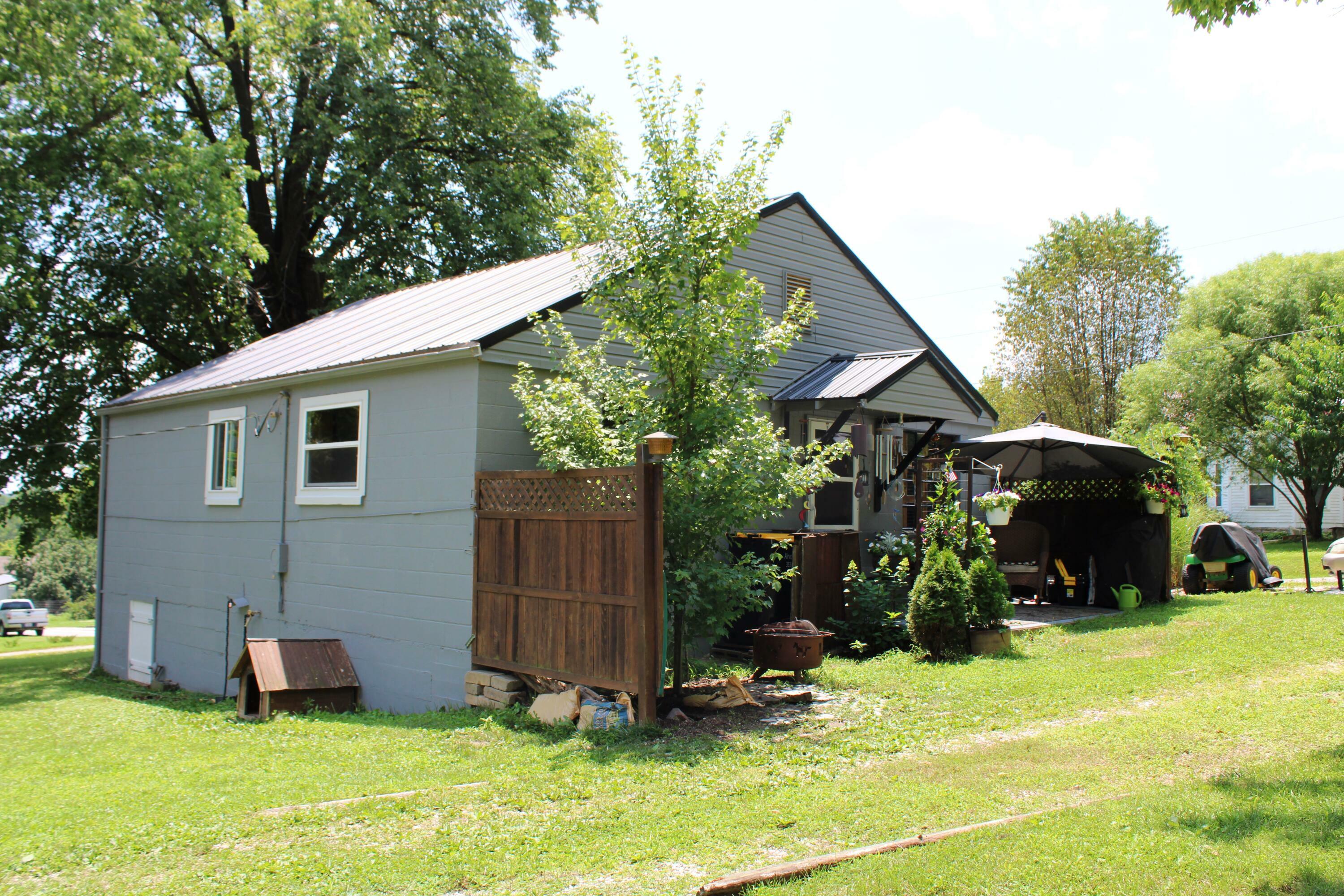 Property Photo:  501 Oak Street  MO 65059 