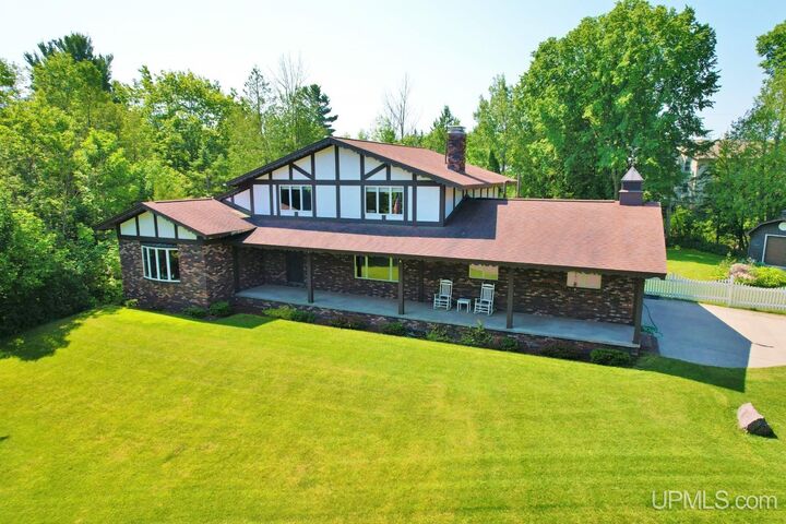 1005 Eleventh Avenue  Houghton MI 49931 photo