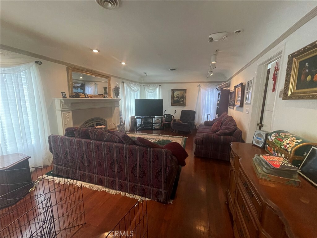 Property Photo:  638 12th Street  CA 90402 