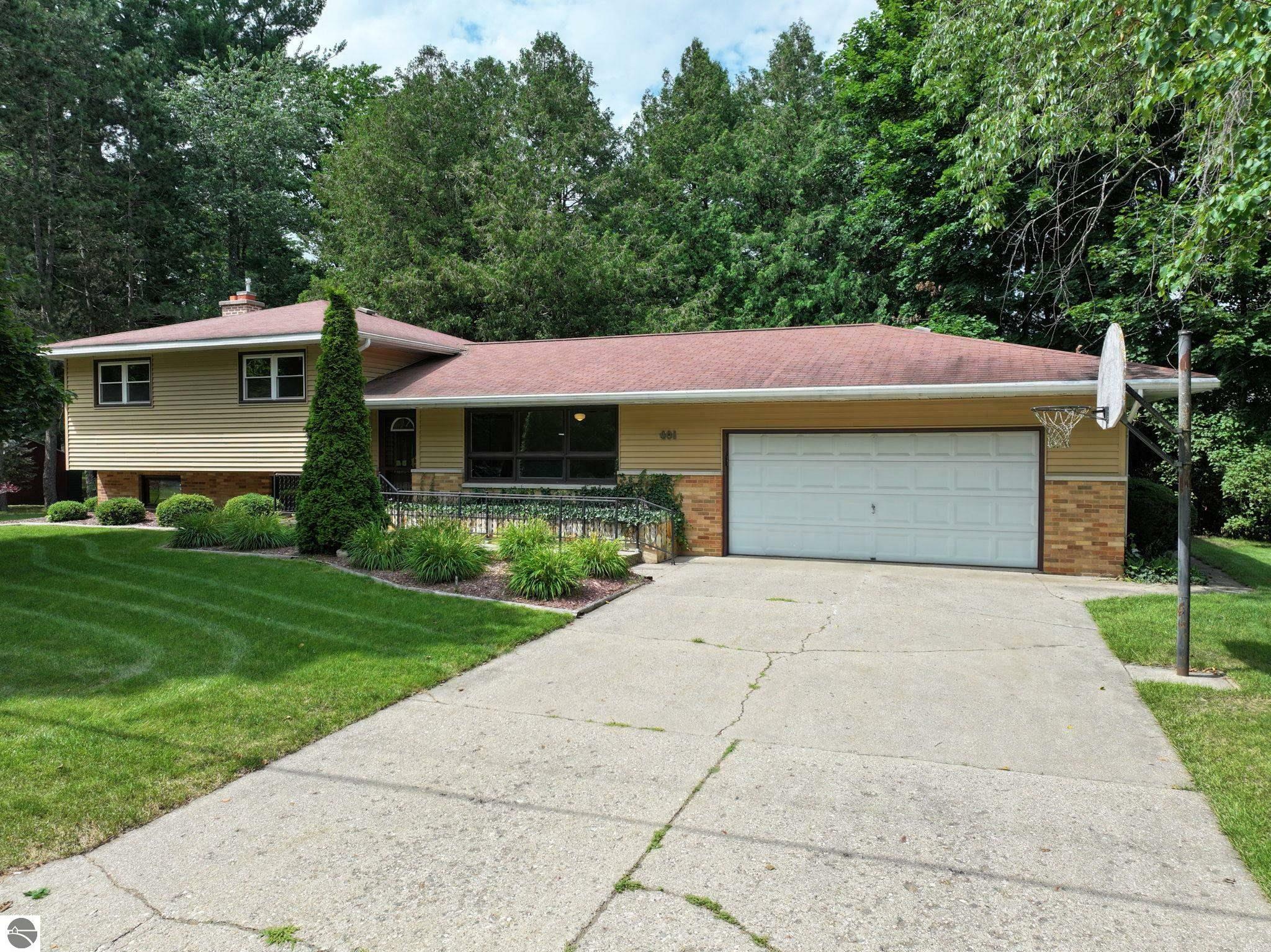 Property Photo:  401 Orchard Avenue  MI 48617 