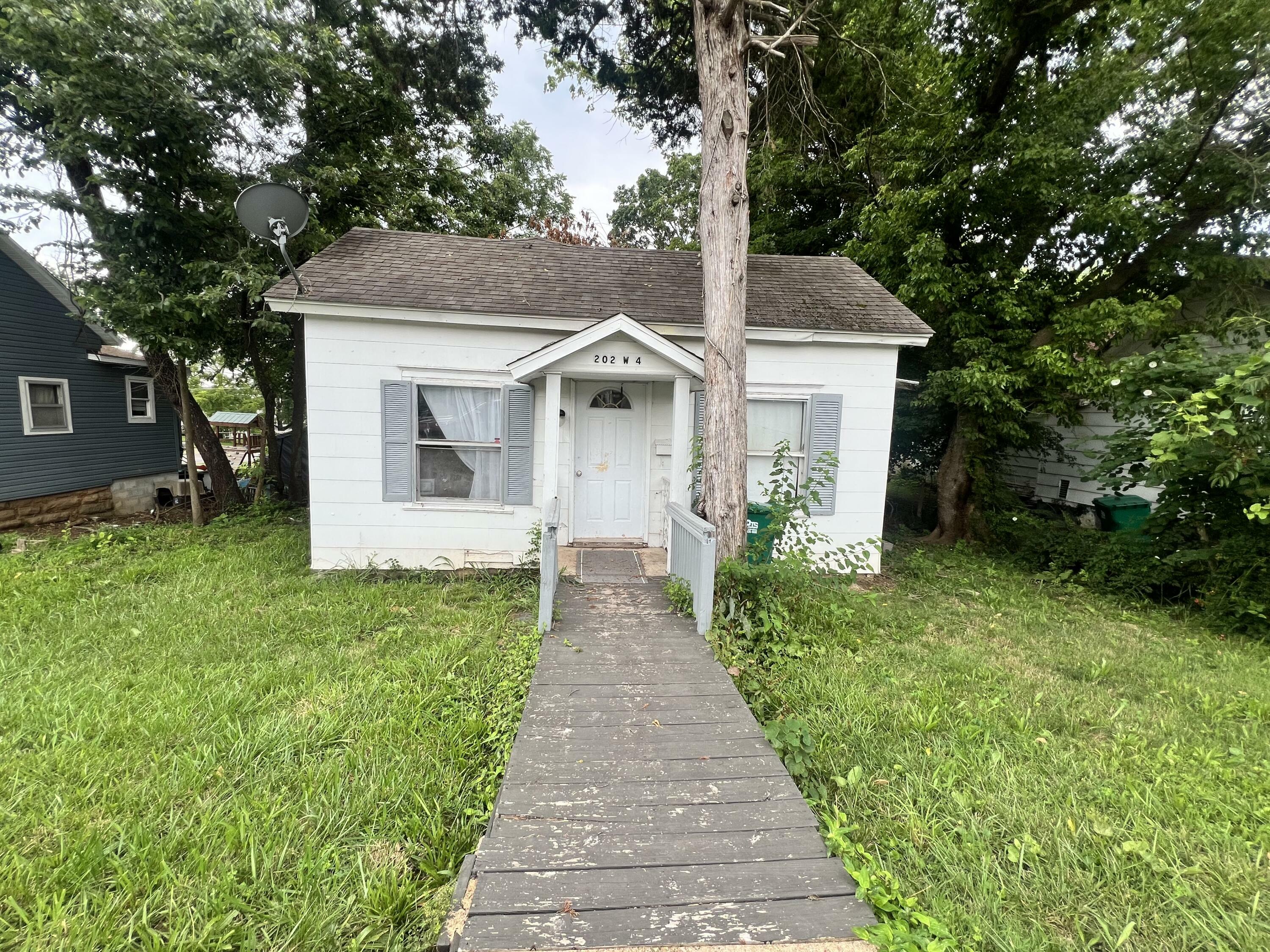 Property Photo:  202 W 4th Street  MO 65793 