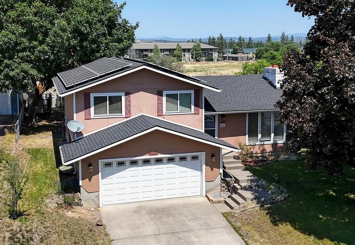 Property Photo:  811 E Vicksburg Ave  WA 99208 