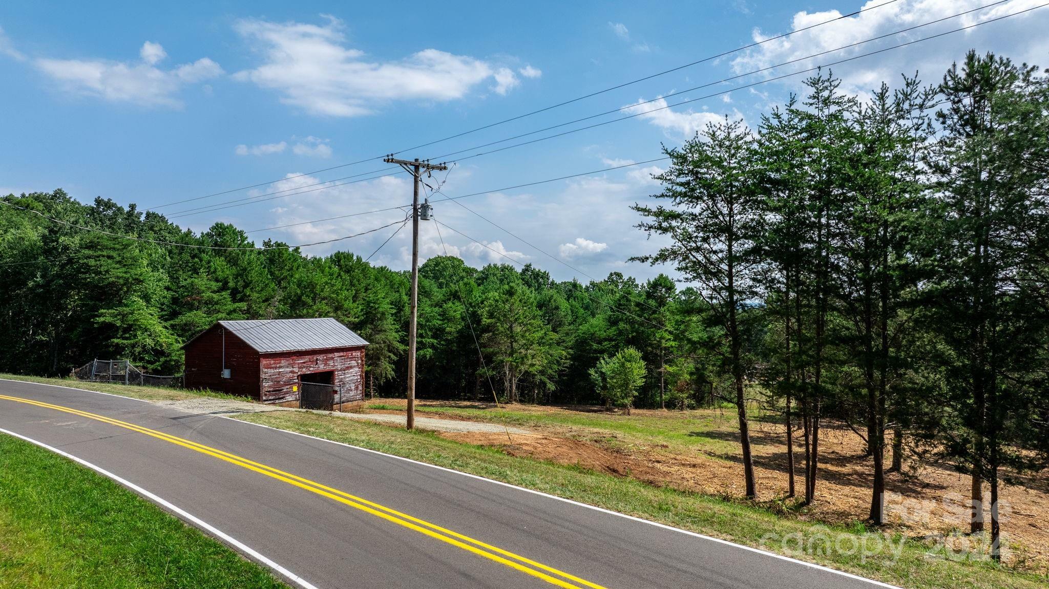 Property Photo:  3012 Lynn Mountain Road  NC 28168 