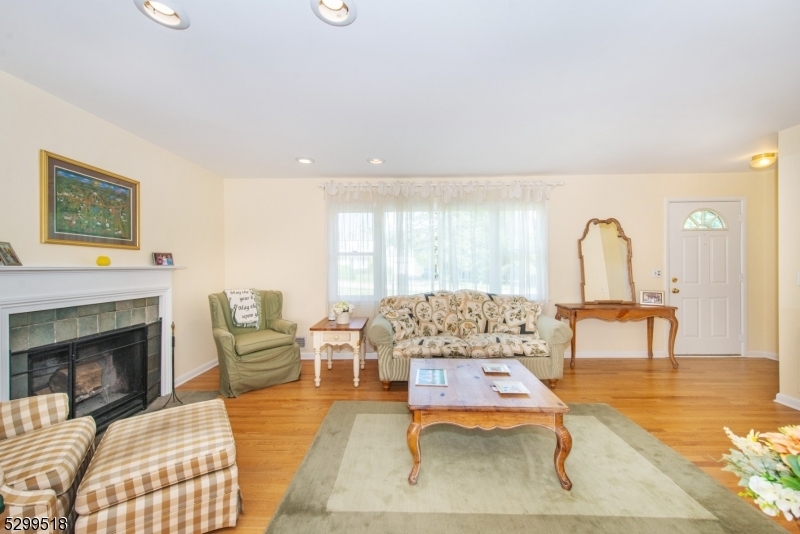 Property Photo:  6 Partridge Ln  NJ 07853 