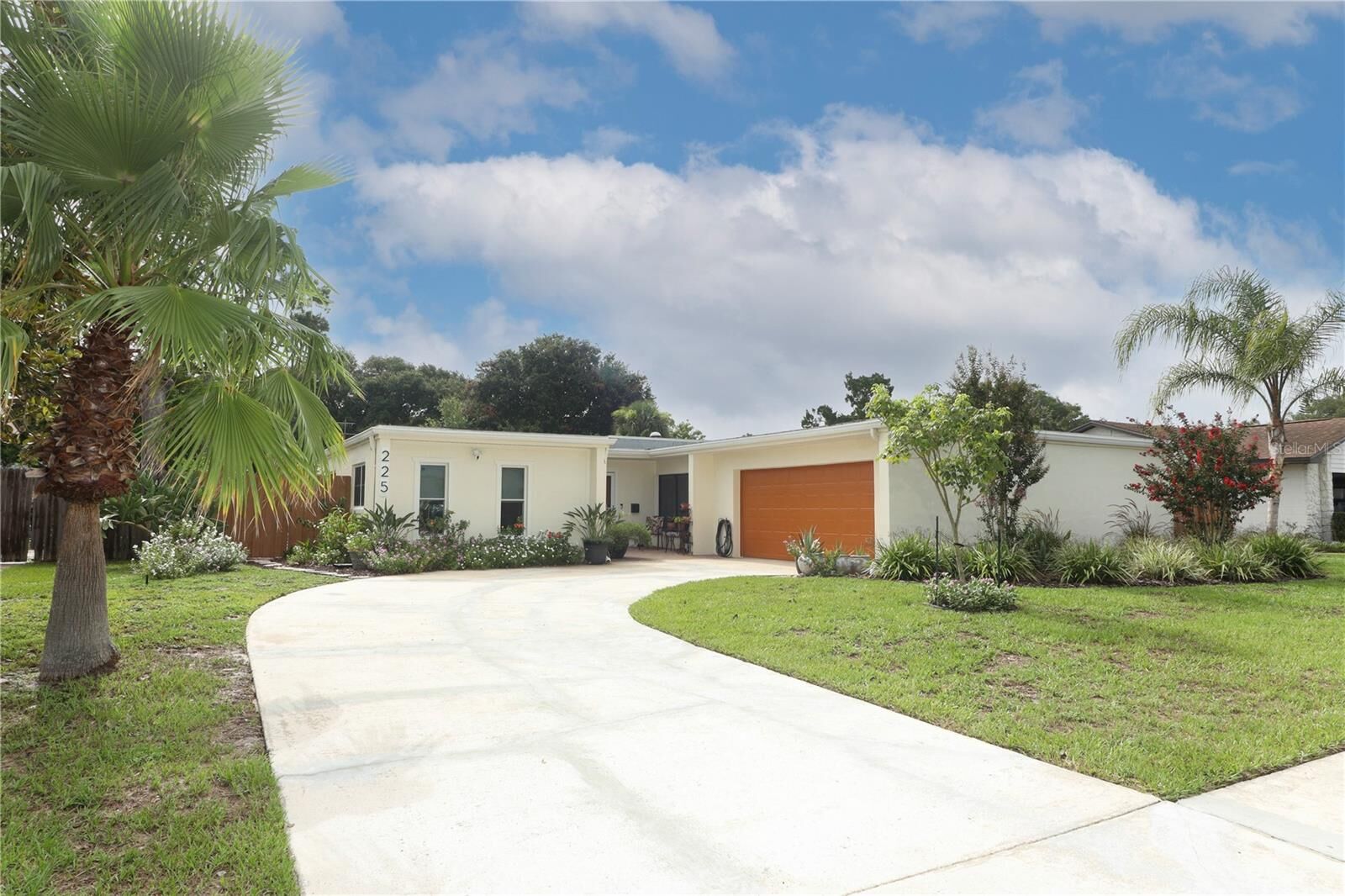 Property Photo:  225 Doverwood Road  FL 32730 
