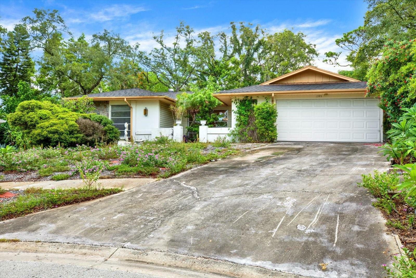 Property Photo:  1395 Burnt Oak Street  FL 34689 