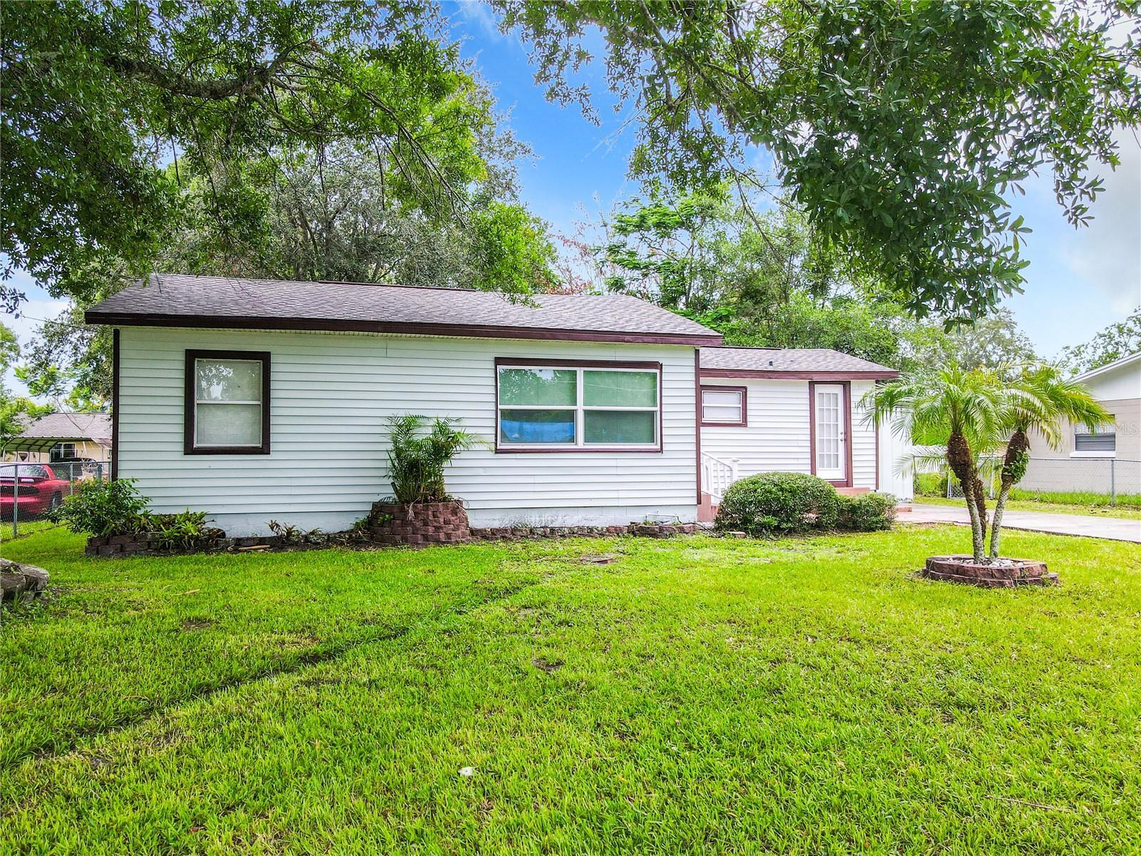 Property Photo:  1108 N Palm Ave  FL 34741 