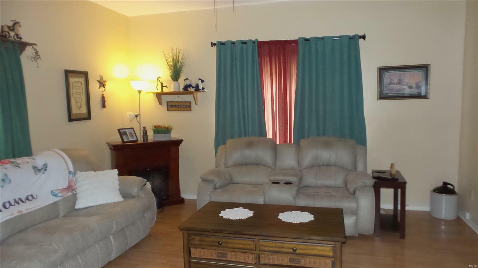 Property Photo:  207 S 2nd Street  MO 63020 