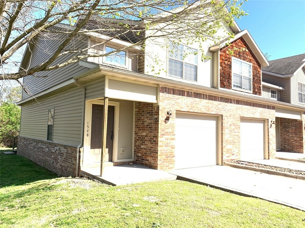 Property Photo: 1540 N London Avenue AR 72703