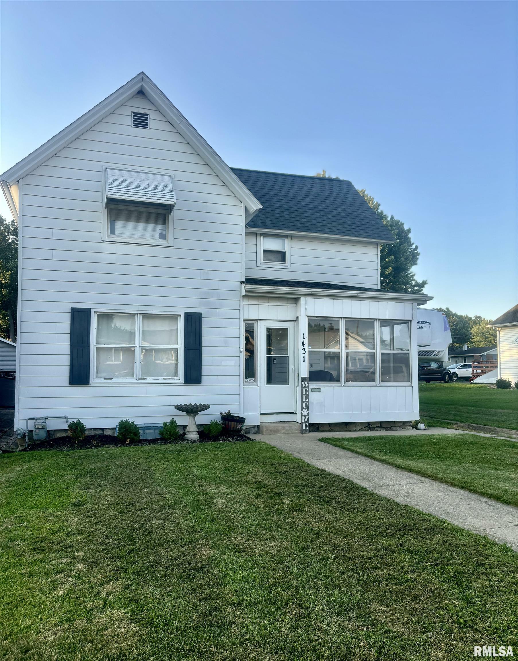 Property Photo:  1431 Spruce Street  IL 62301 