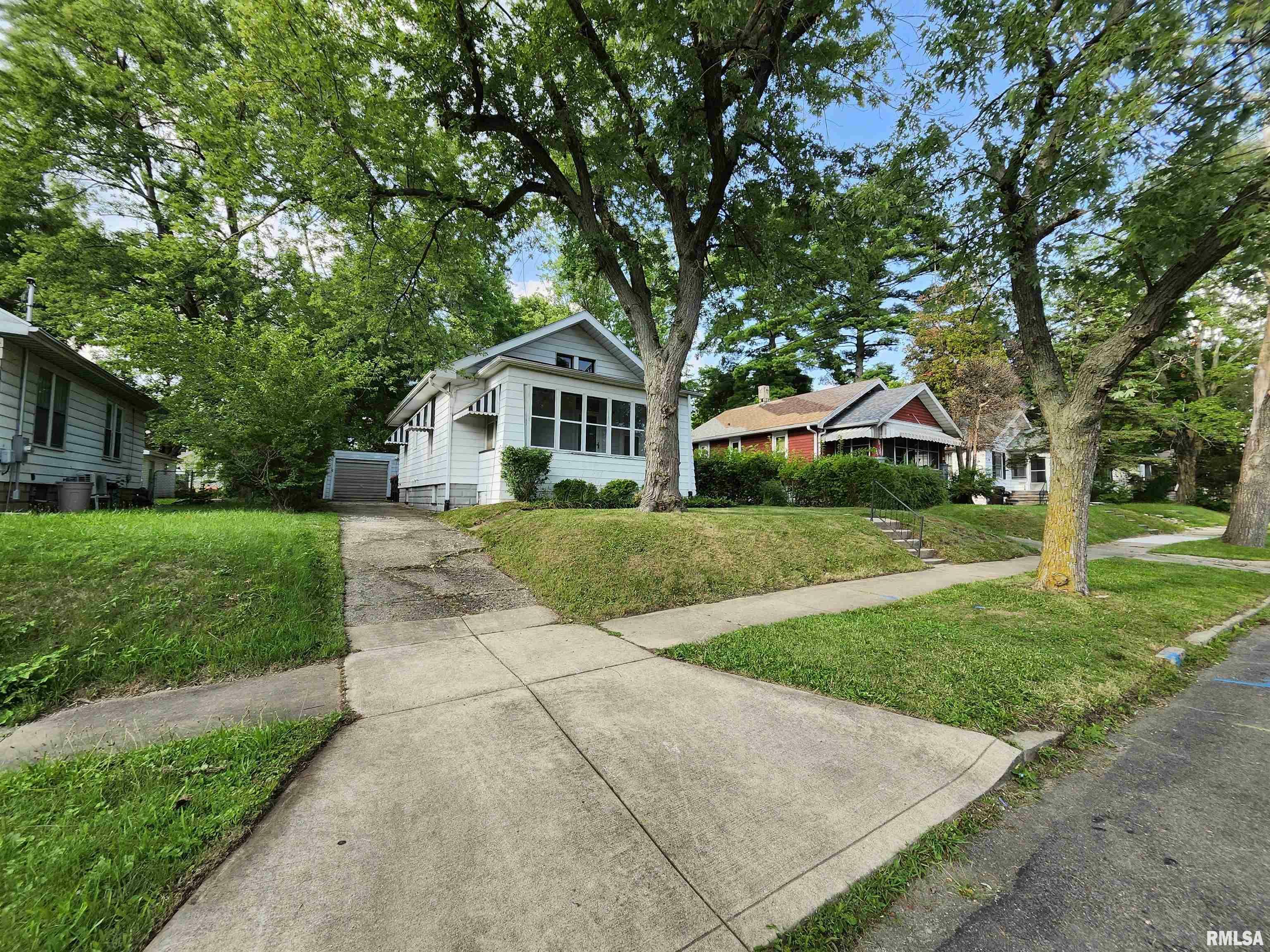 Property Photo:  1001 W Virginia Avenue  IL 61604 