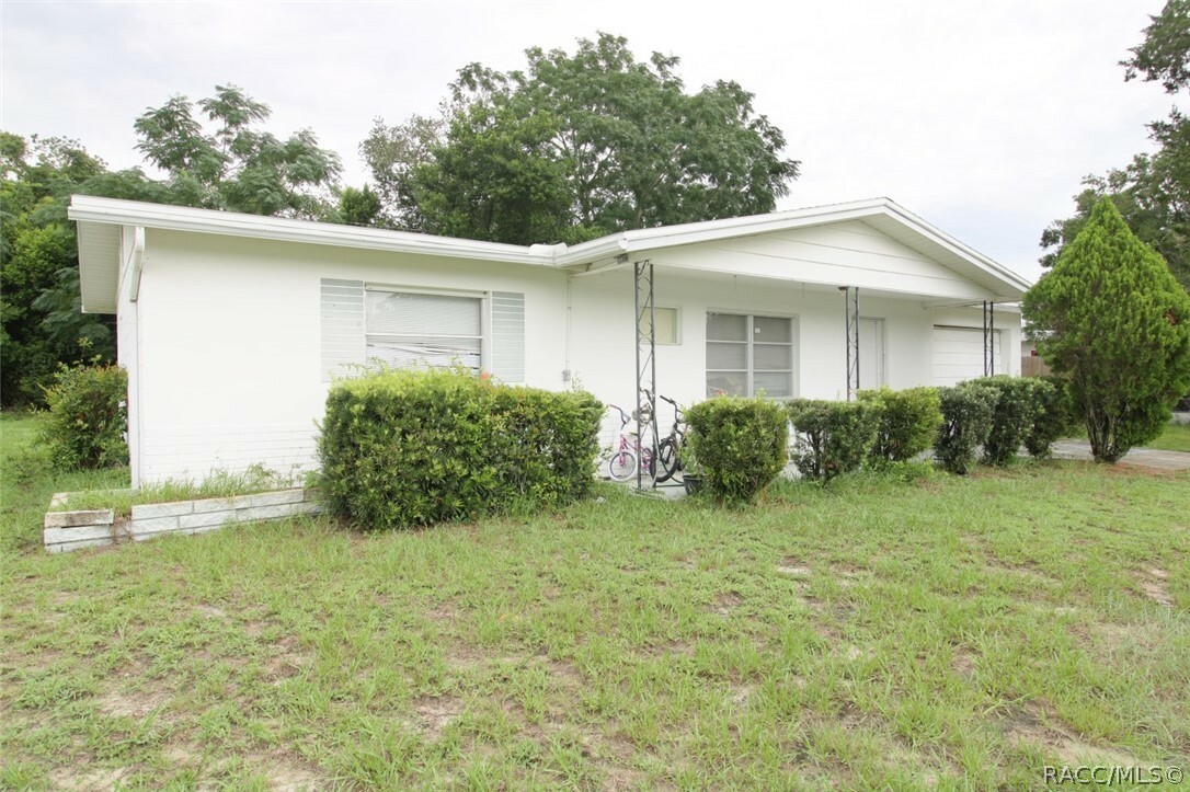 Property Photo:  4 S Harrison Street  FL 34465 