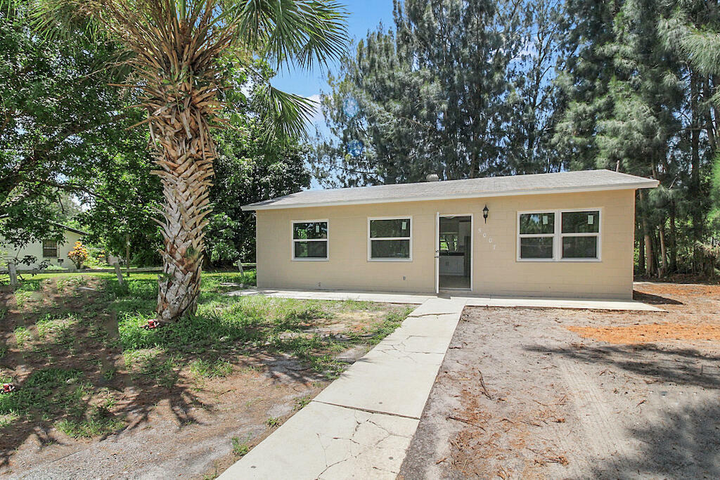 Property Photo:  5007 Barcelona Avenue  FL 34946 