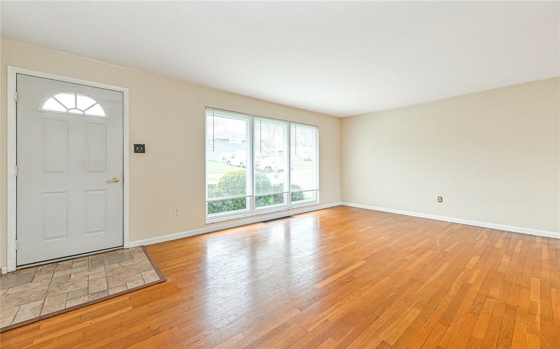 Property Photo:  465 Toledo Drive  PA 15068 