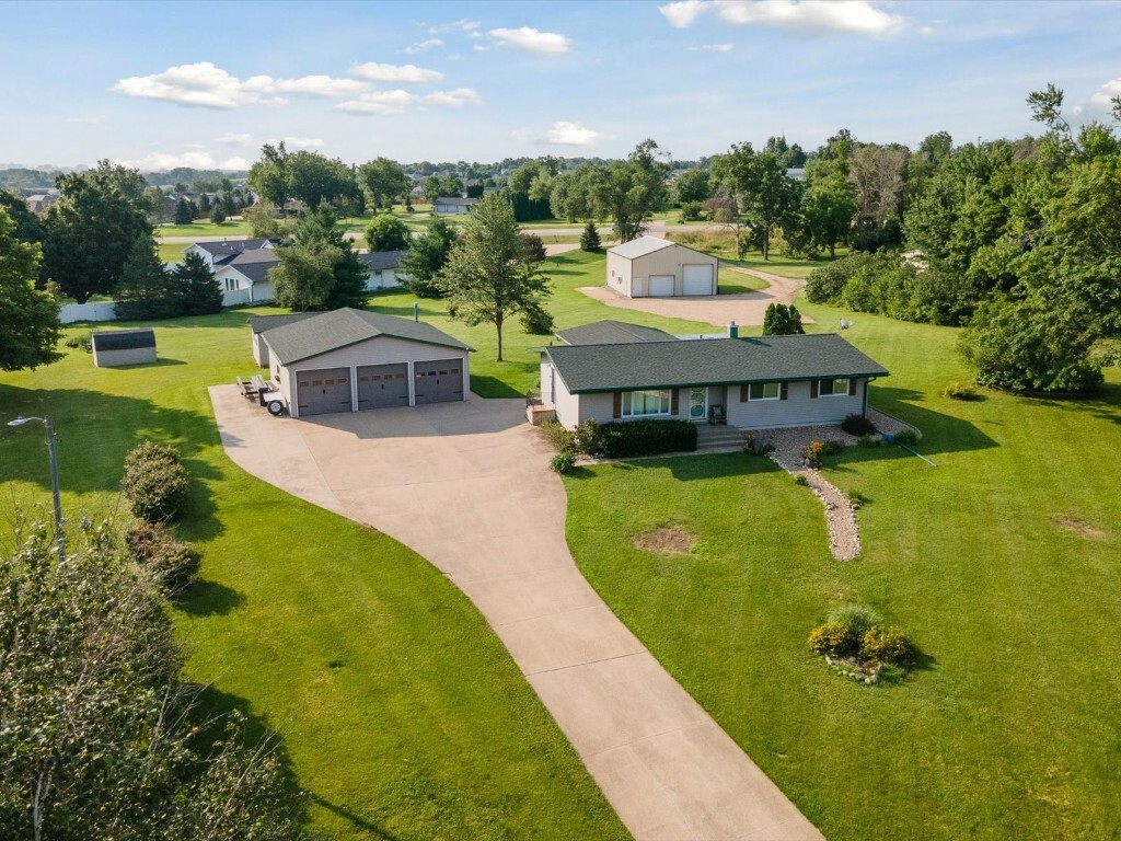 Property Photo:  7105 Selzer Road  IA 52228 