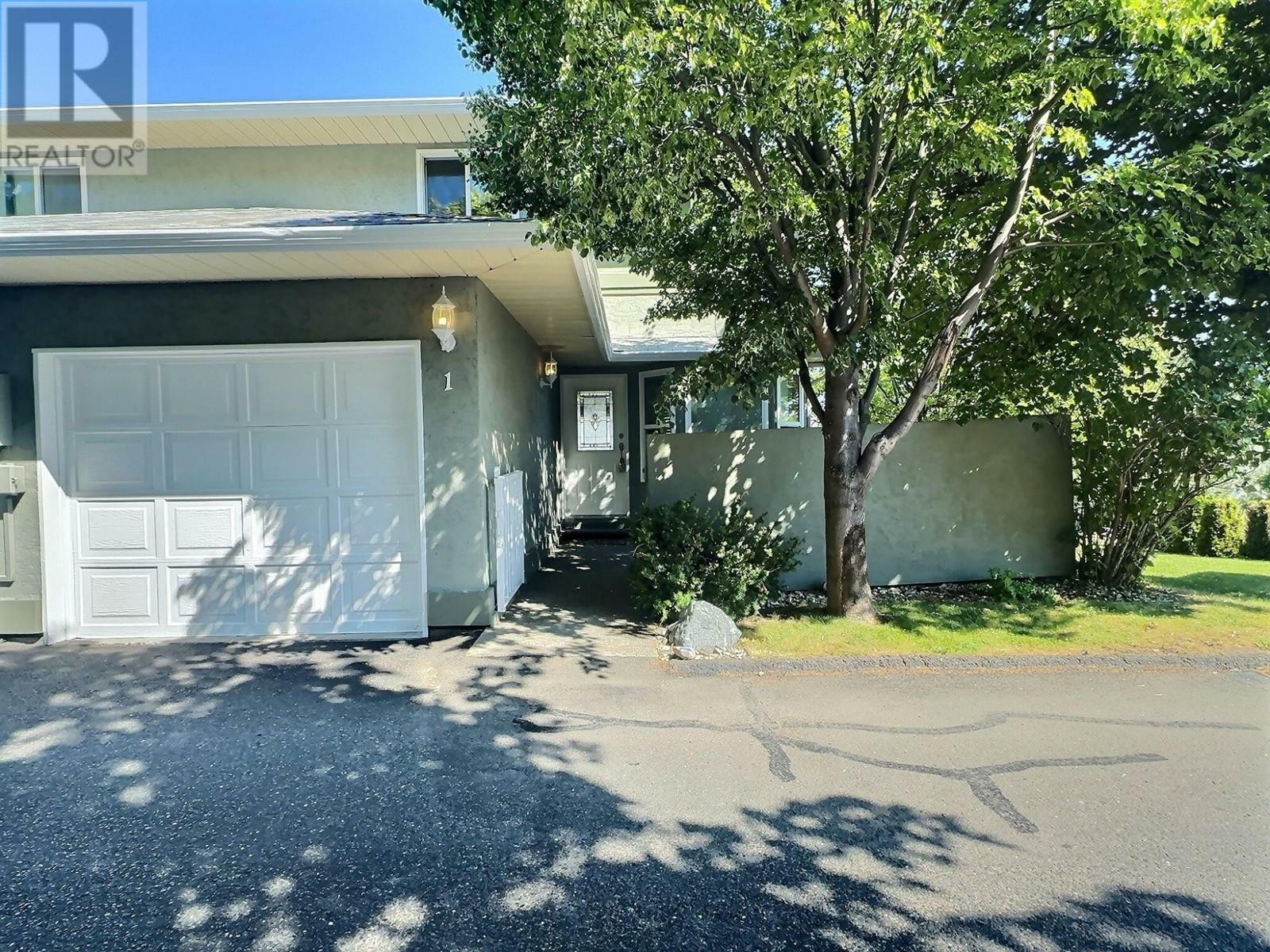 Photo de la propriété:  2526 Nechako Drive 1  BC V2E 2C9 