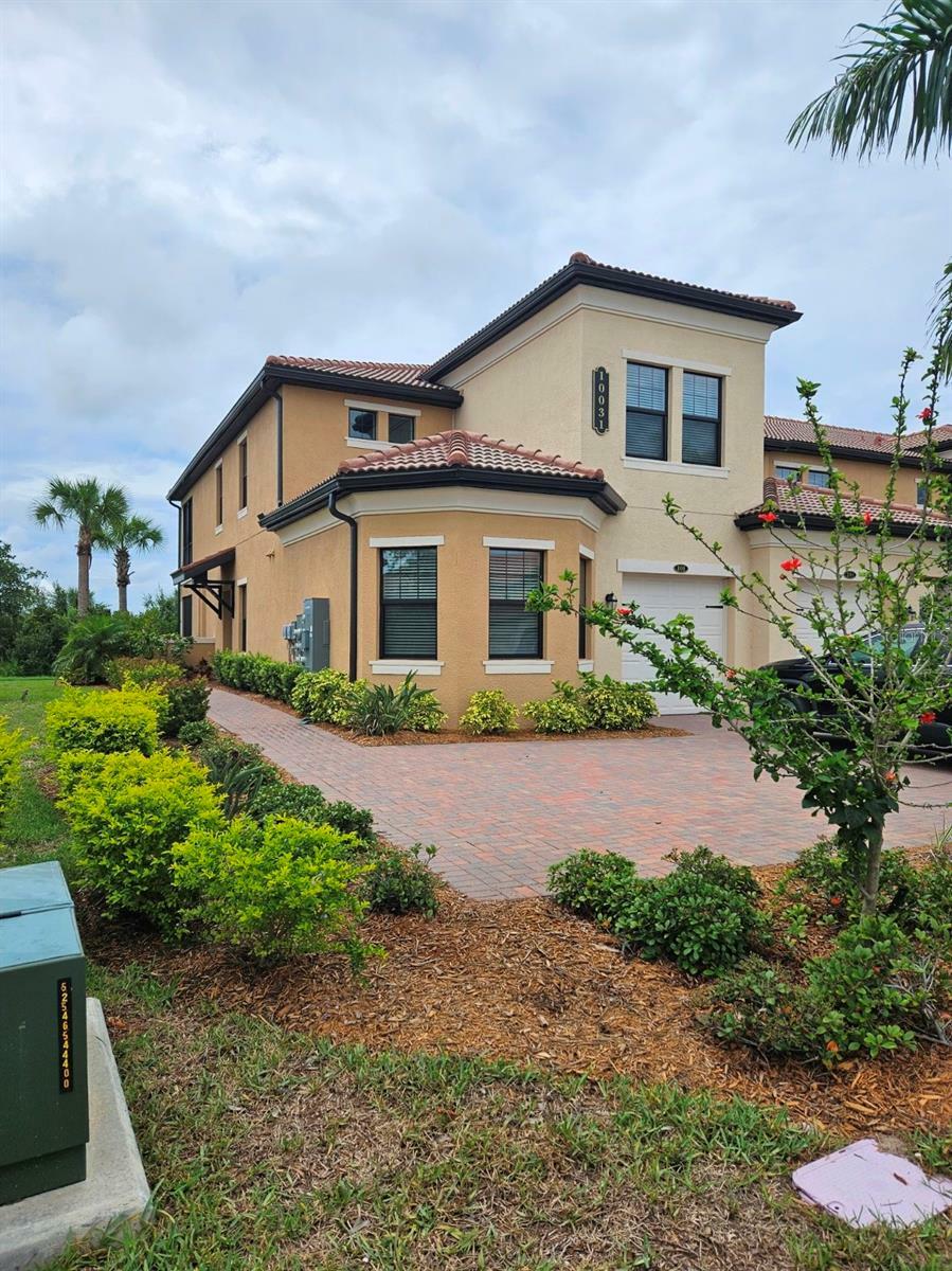 Property Photo:  10031 Crooked Creek Drive  FL 34293 