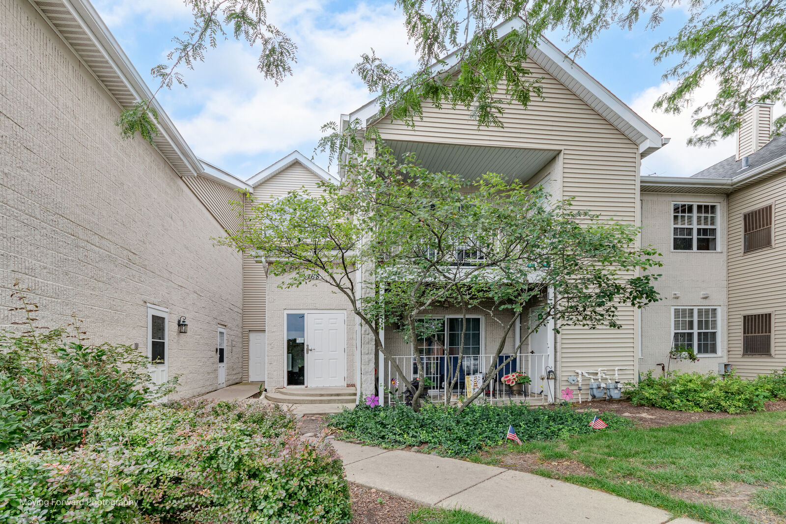 Property Photo:  768 N Gary Avenue 4-101  IL 60188