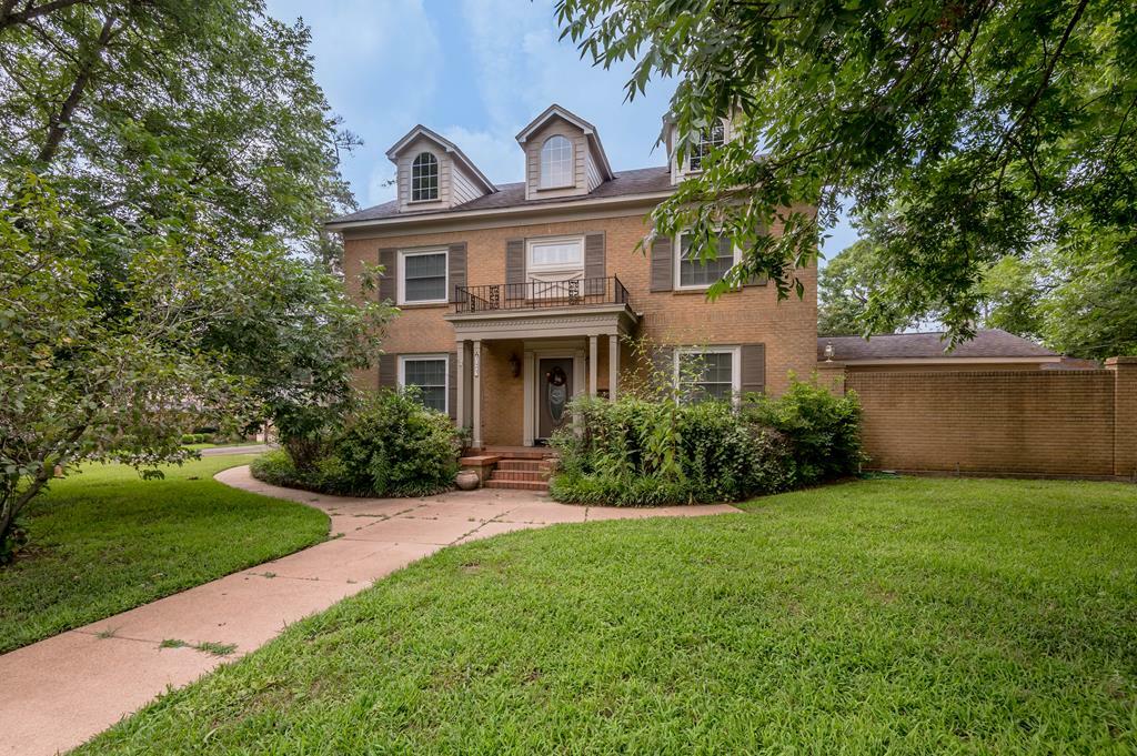 Property Photo:  723 E. Houston Avenue  TX 75835 