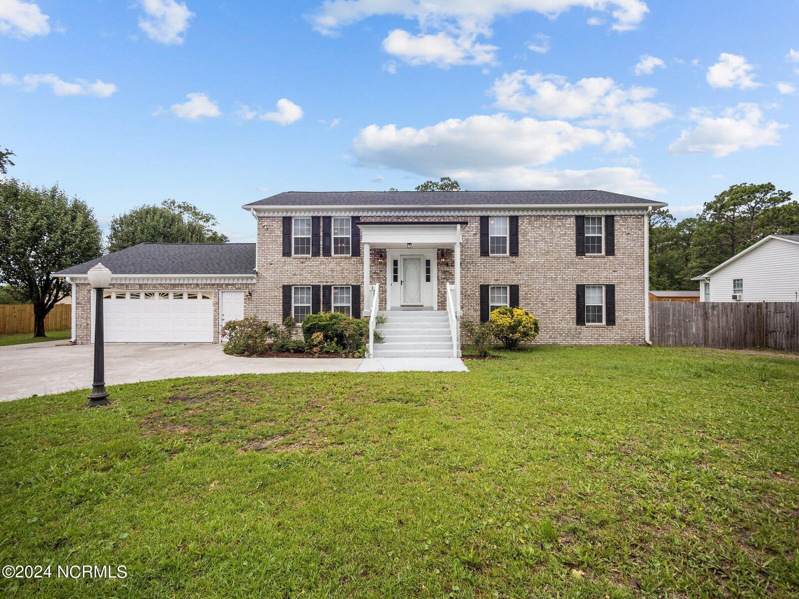 Property Photo:  400 Rollingwood Drive  NC 28570 