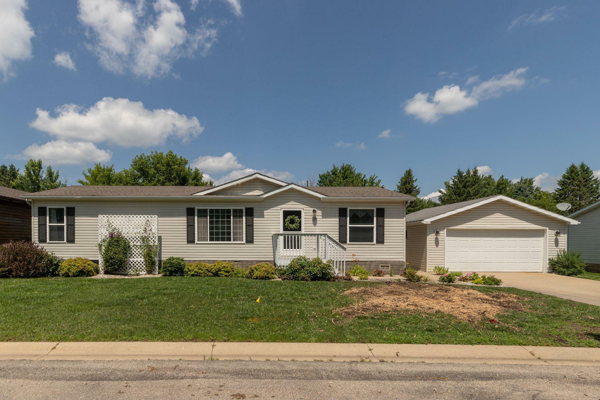 Property Photo:  25 Southfork Drive SE  MN 55944 