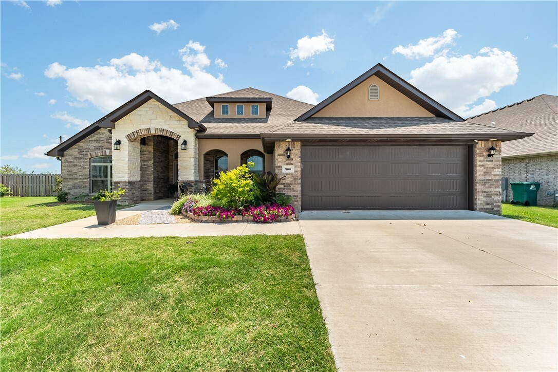 Property Photo: 900 Redfree Drive AR 72712
