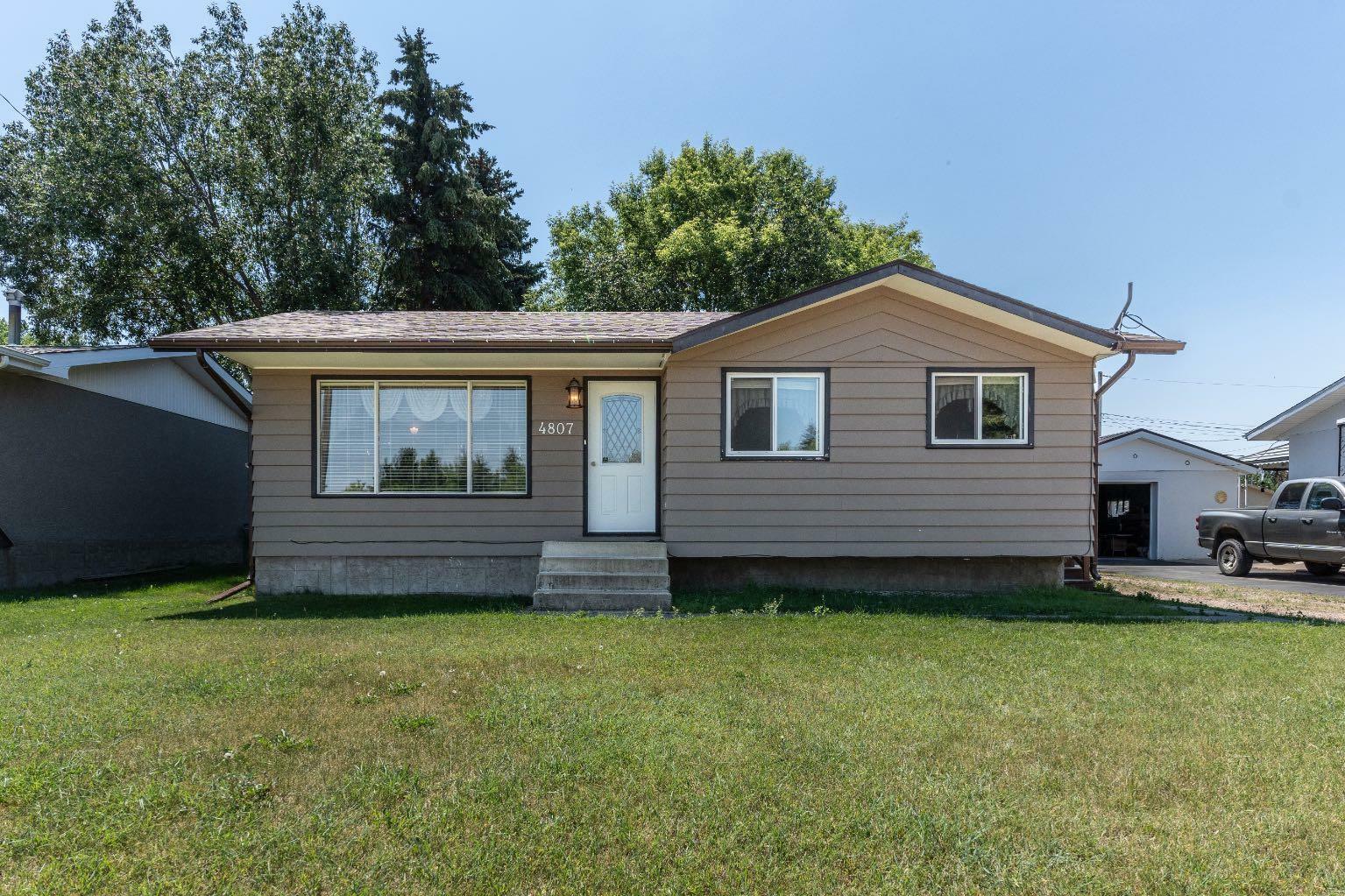 Property Photo:  4807 55 Avenue  AB T0B 4N0 