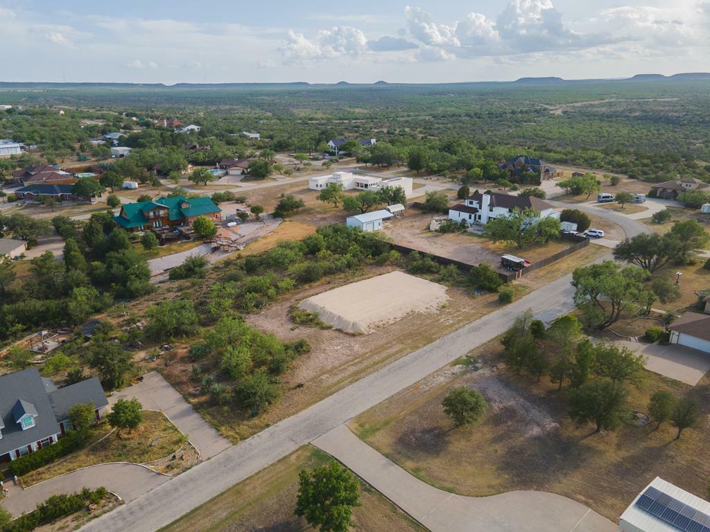 Property Photo:  305 Edinburgh Rd  TX 76901 