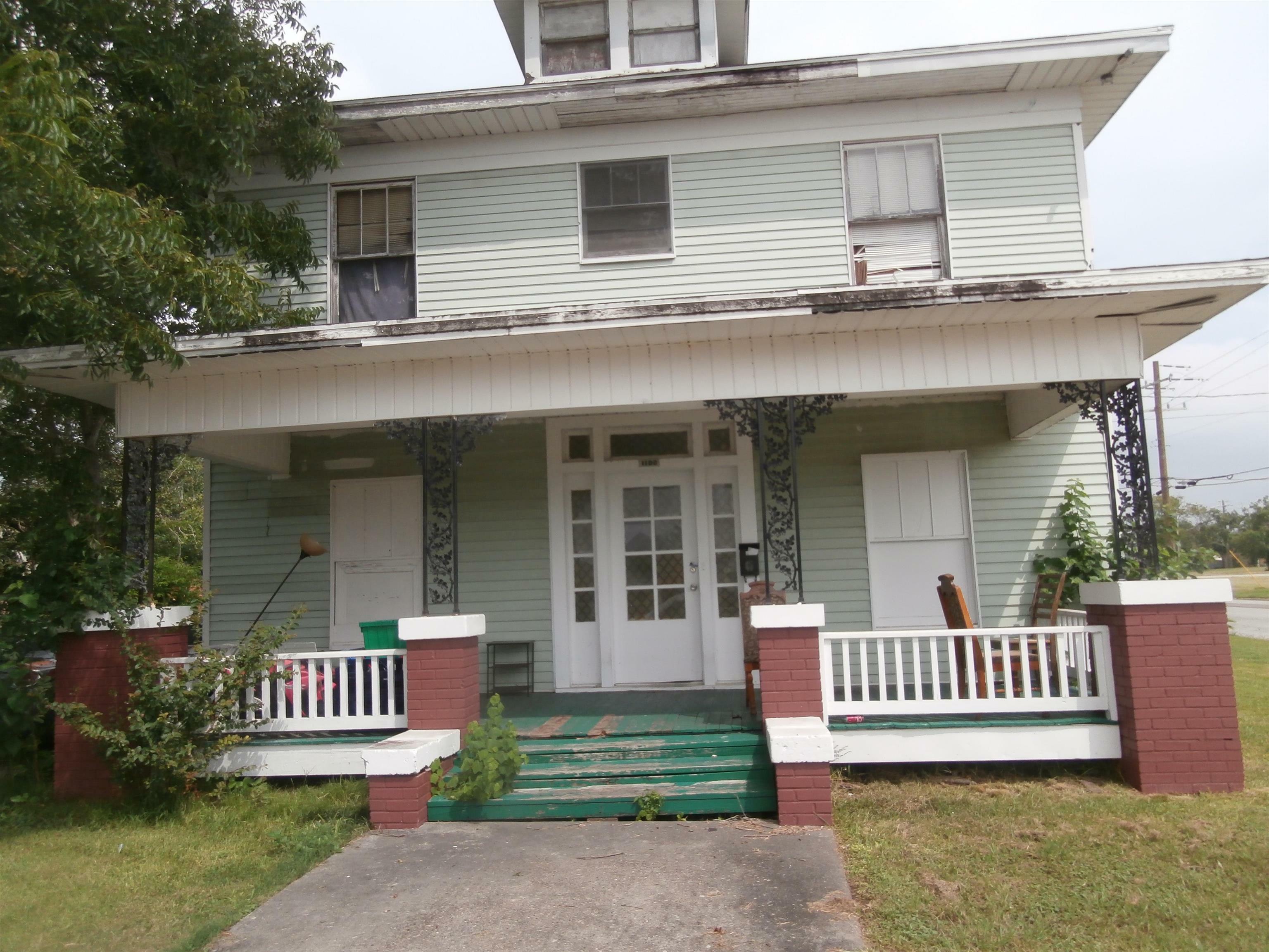 Property Photo:  1100 5th St.  TX 77640 