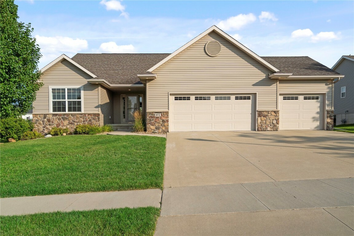 Property Photo:  812 Bowhunter Drive  IA 52302 