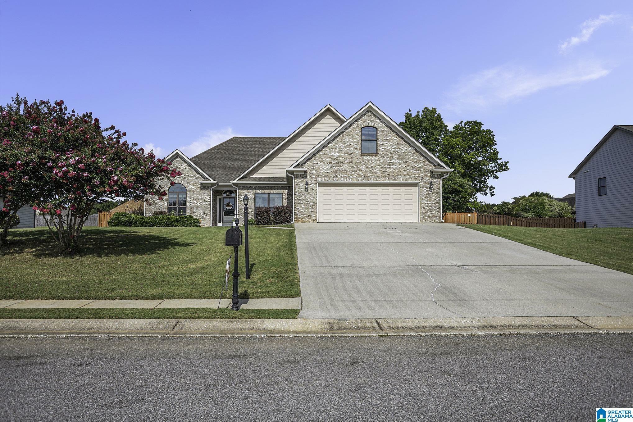 Property Photo: 213 Farmingdale Trace AL 35078