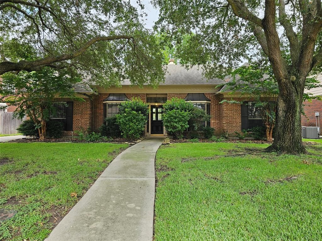 Property Photo: 15806 Sweetwater Creek Drive TX 77095