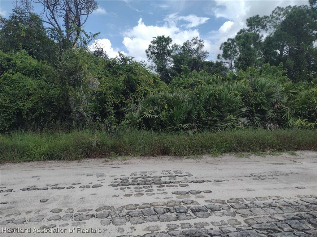 Property Photo:  115 W Canal Way NE  FL 33852 