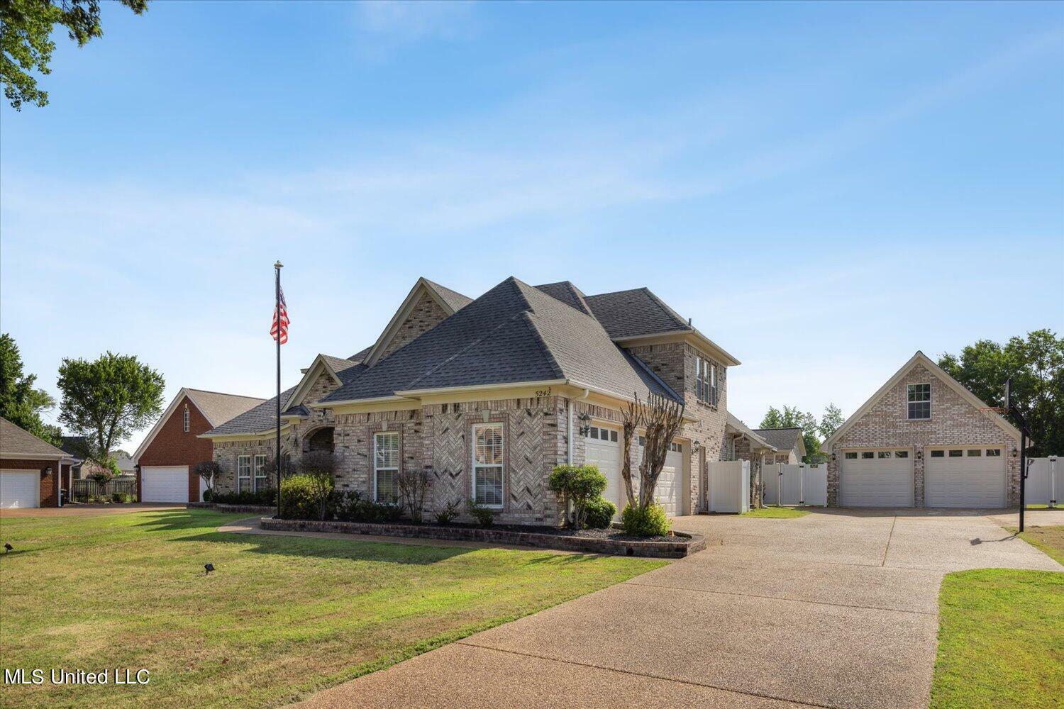 Property Photo:  5242 Meadow Pointe Drive  MS 38672 