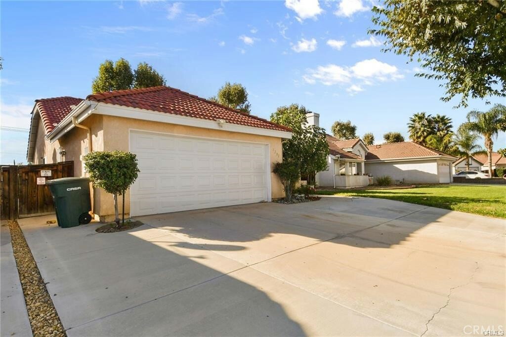 Property Photo:  1291 Silica Ct  CA 92543 