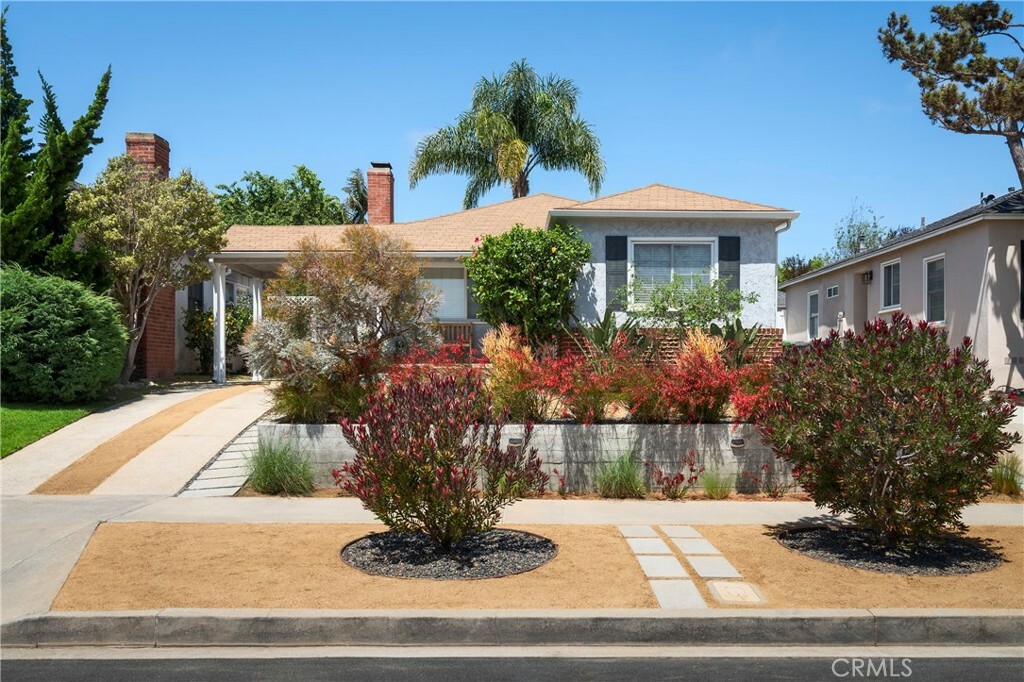 Property Photo:  8321 Regis Way  CA 90045 