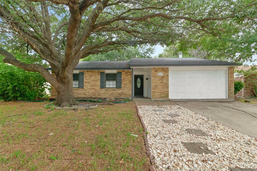 Property Photo:  5213 Miller Circle  TX 75056 