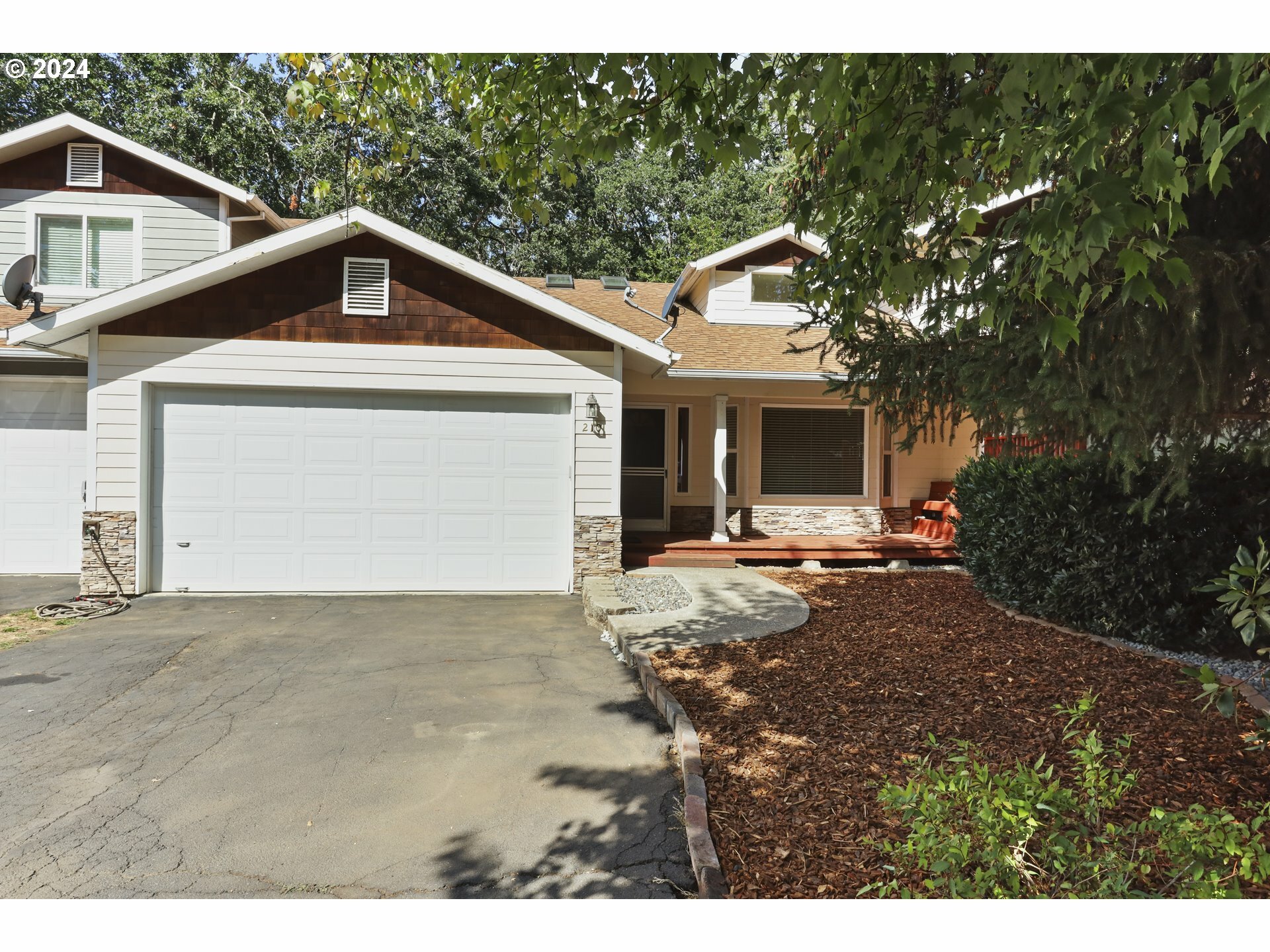 210 Riverwatch Dr  White Salmon WA 98672 photo