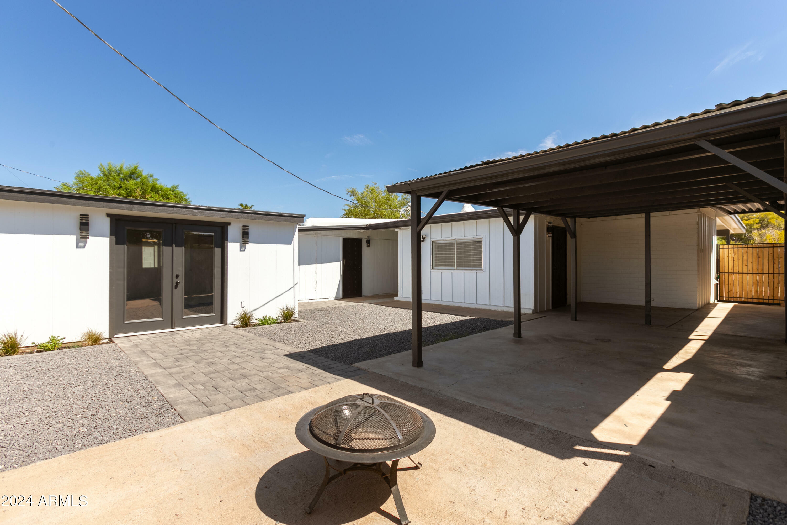 Property Photo: 3134 W Country Gables Drive AZ 85053